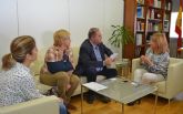 El alcalde se entrevista con la consejera de Educación con el fin de reivindicar mejoras y evaluar necesidades en los distintos centros educativos del municipio de Totana