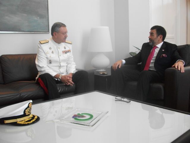 José López recibe al comandante de la Fuerza de Protección de la Armada, Andrés Francisco Gacio - 1, Foto 1
