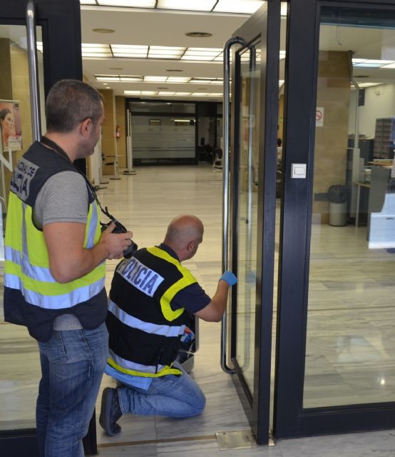 La Policía Nacional detiene al autor del atraco a una oficina bancaria apenas una hora después de haberse cometido el hecho - 3, Foto 3