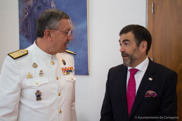 El general de Infantería de Marina, en el Palacio Consistorial - 1, Foto 1