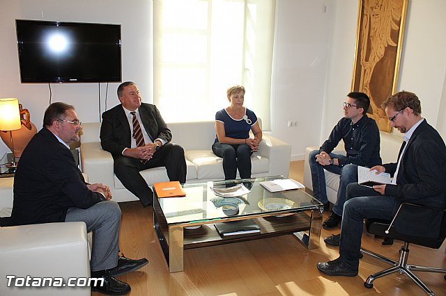 El alcalde y miembros del Gobierno municipal se entrevistan con el consejero de Fomento e Infraestructuras - 3
