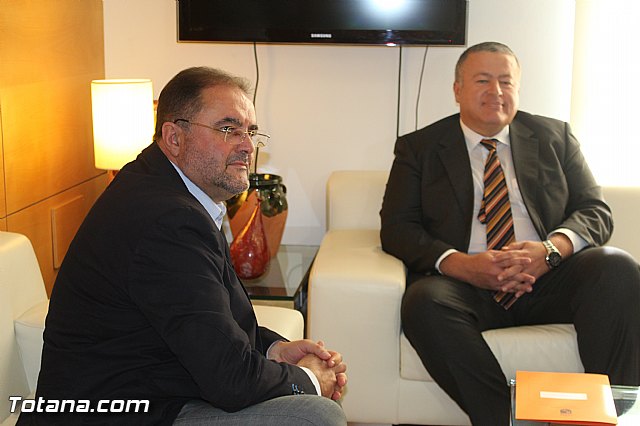 El alcalde y miembros del Gobierno municipal se entrevistan con el consejero de Fomento e Infraestructuras - 4