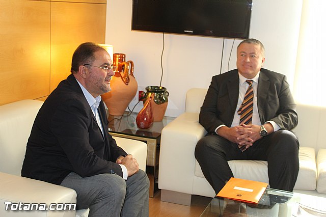 El alcalde y miembros del Gobierno municipal se entrevistan con el consejero de Fomento e Infraestructuras - 5