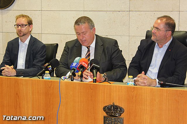 El alcalde y miembros del Gobierno municipal se entrevistan con el consejero de Fomento e Infraestructuras - 14