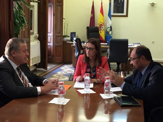 La construcción de un puente sobre la rambla de Las Culebras centra la atención de la reunión mantenida entre la alcaldesa y el  consejero de Fomento - 1, Foto 1