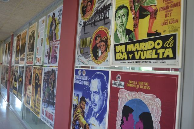 Tres exposiciones, de muñecas góticas, novelas de terror y carteles de cine coinciden estos días en la biblioteca de San Javier - 3, Foto 3