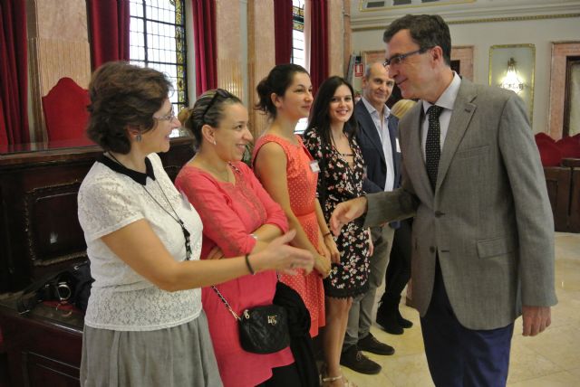 El Alcalde da la bienvenida a Murcia a estudiantes de un intercambio lingüístico del proyecto Erasmus - 2, Foto 2