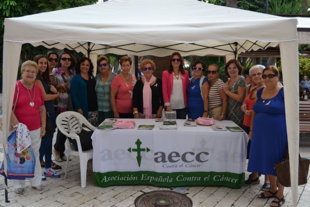 La Junta Local de la AECC instala una mesa informativa sobre el cáncer de mama - 1, Foto 1