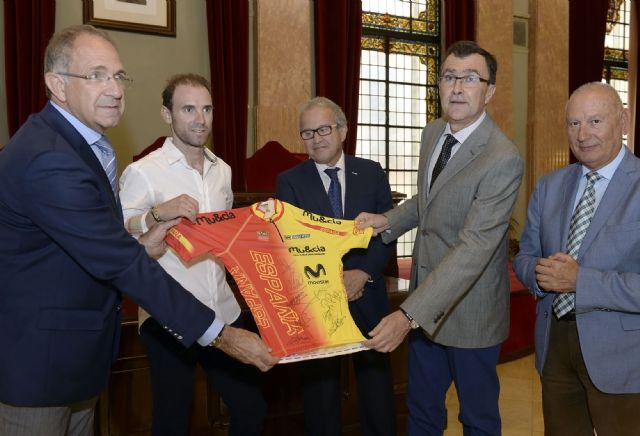 Ballesta felicita a Valverde por sus últimos éxitos en nombre de todos los murcianos - 1, Foto 1