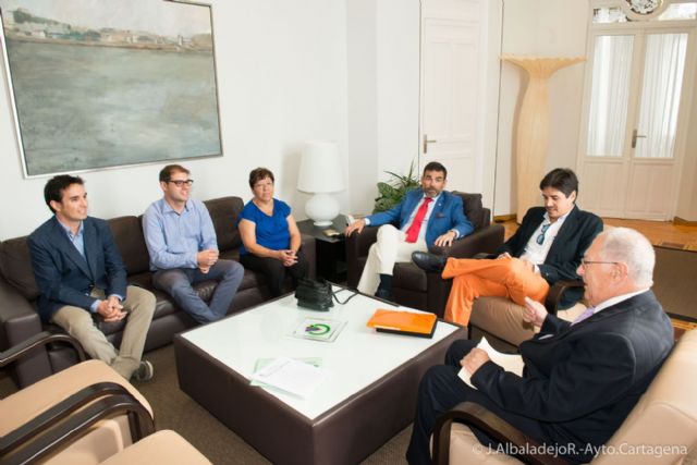 El alcalde muestra su apoyo a la plataforma que pide la restauración de la Catedral Antigua - 2, Foto 2