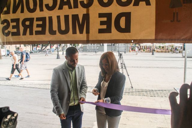 Asociaciones de mujeres exponen sus trabajos en la explanada del Puerto - 1, Foto 1