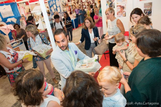 Asociaciones de mujeres exponen sus trabajos en la explanada del Puerto - 4, Foto 4