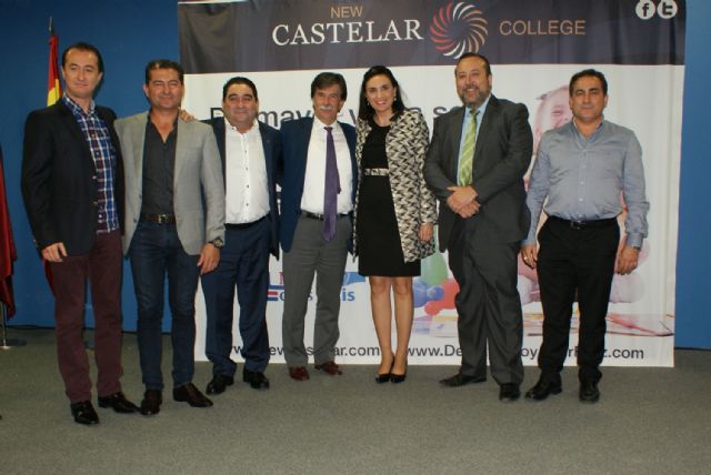 El psicólogo Javier Urra repasa en New Castelar College algunas claves de la relaciones entre padres e hijos - 1, Foto 1