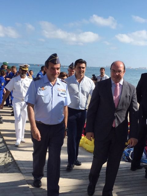 Pedro Antonio Sánchez señala a la Patrulla Águila como embajadora de España y asegura que los murcianos la sentimos como parte nuestra - 1, Foto 1