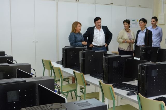 Educación pone en marcha una nueva aula abierta en el IES Poeta Julián Andúgar de Santomera - 1, Foto 1
