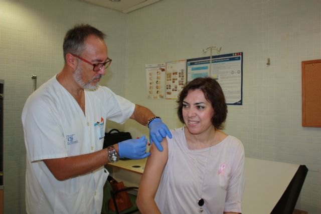 La consejera de Sanidad, Encarna Guillén, participa en el inicio de la campaña de la gripe 2015-2016 /CARM