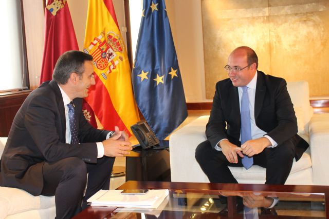 El presidente de la Comunidad se rene con el alcalde de Alhama, Foto 1