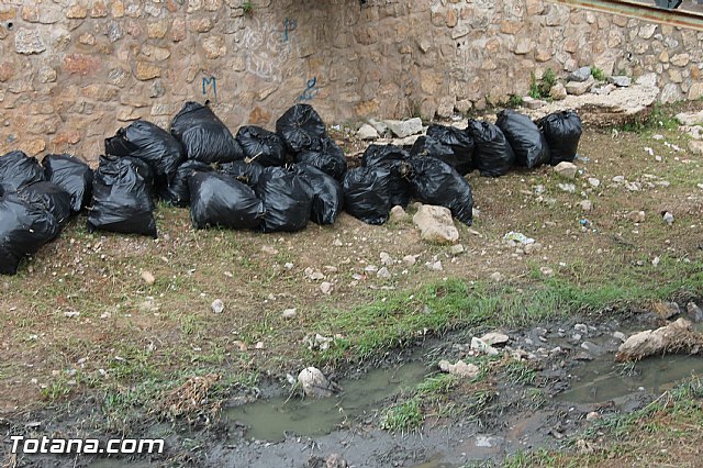 Un total de 57 peones agrcolas participan en el primero de los tres turnos del programa de los 