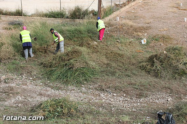 Un total de 57 peones agrcolas participan en el primero de los tres turnos del programa de los 