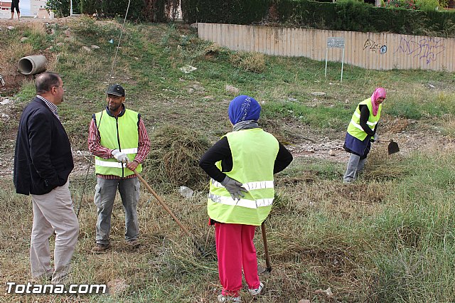 Un total de 57 peones agrcolas participan en el primero de los tres turnos del programa de los 