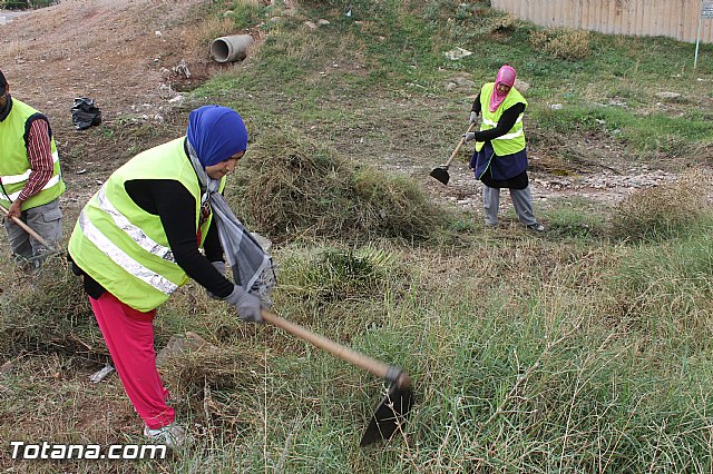 Un total de 57 peones agrcolas participan en el primero de los tres turnos del programa de los 