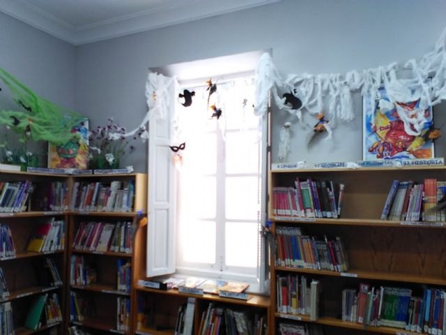 La Biblioteca Municipal Mateo García se prepara para la festividad de Halloween, Foto 3