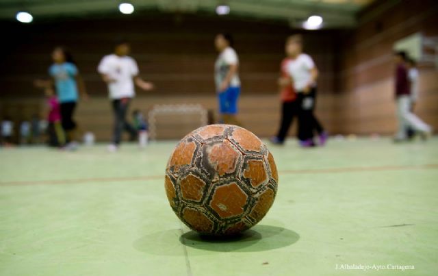 La Caixa dona más de cinco mil euros al proyecto del Club de Amigos del Balonmano - 4, Foto 4
