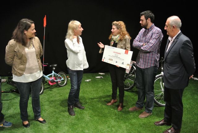 Pupaclown recibe su premio con motivo de la gymkana organizada por la Semana Europea de la Movilidad - 1, Foto 1