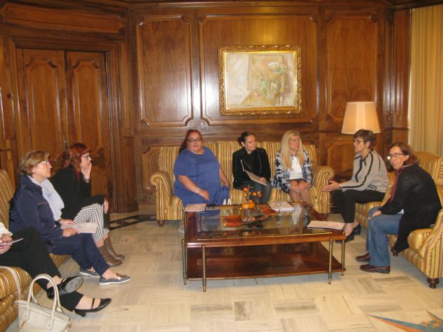 El Forum Feminista de la Región de Murcia traslada sus reivindicaciones a la presidenta de la Asamblea Regional - 1, Foto 1
