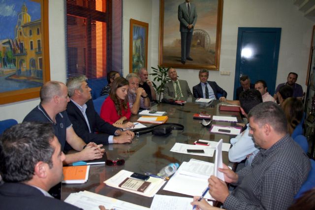 La Comisión de Calidad del Aire se reúne ayer en Alcantarilla, asistiendo representantes de la empresa Derivados Químicos como invitados - 1, Foto 1