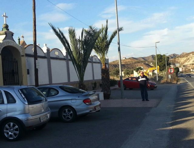 El PSOE alerta sobre la falta de seguridad de los accesos al cementerio de El Esparragal - 1, Foto 1