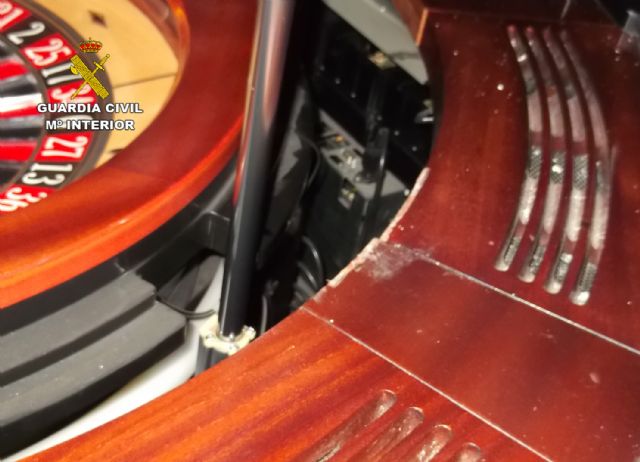 La Guardia Civil detiene a tres jóvenes dedicados a cometer estafas en un salón recreativo - 3, Foto 3