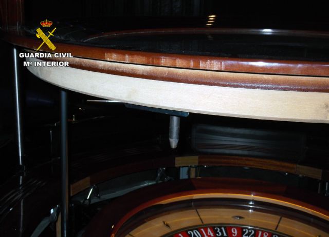 La Guardia Civil detiene a tres jóvenes dedicados a cometer estafas en un salón recreativo - 4, Foto 4