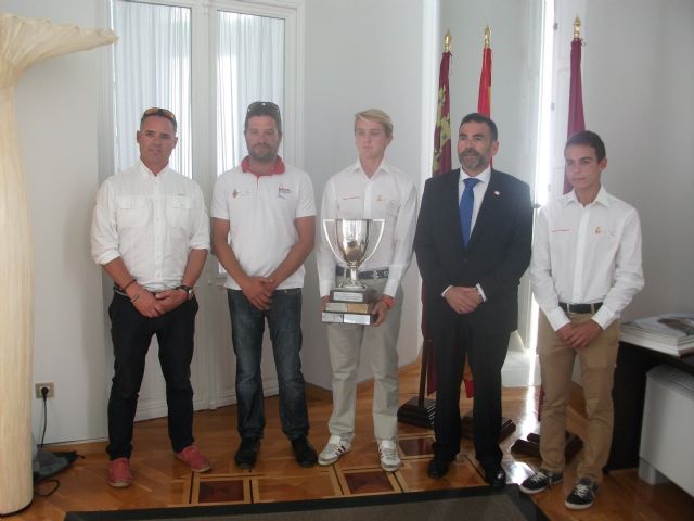 José López felicita a los cartageneros Antonio López y Gregorio Belmonte, campeones del mundo junior de vela - 1, Foto 1