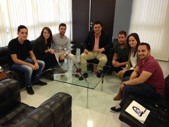 El alcalde pide a los nuevos responsables del Consejo Local de la Juventud que se involucren en la actualidad municipal - 1, Foto 1