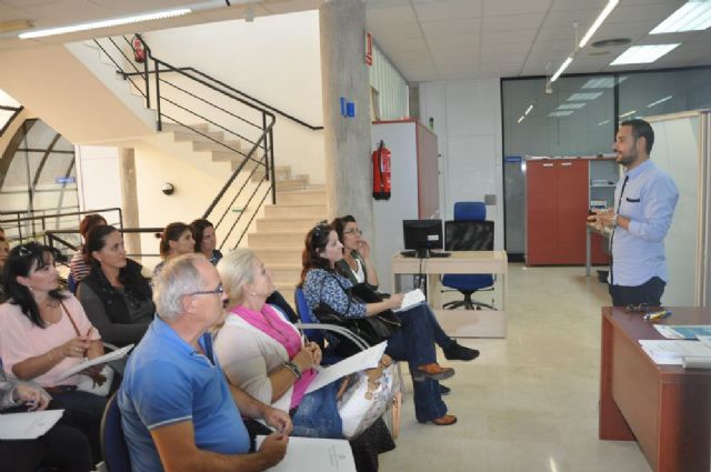 El programa de Escuela de Padres y Madres comienza el curso con reuniones formativas - 1, Foto 1