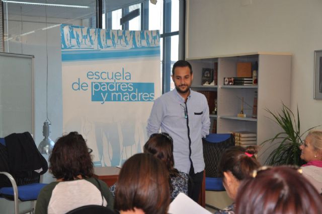 El programa de Escuela de Padres y Madres comienza el curso con reuniones formativas - 3, Foto 3