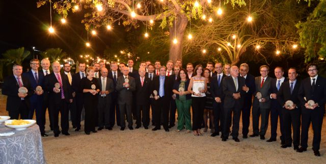 El Colegio de Economistas entregó los Ecónomos de Plata y Bronce a los colegiados con 25 y 15 años de ejercicio profesional - 1, Foto 1