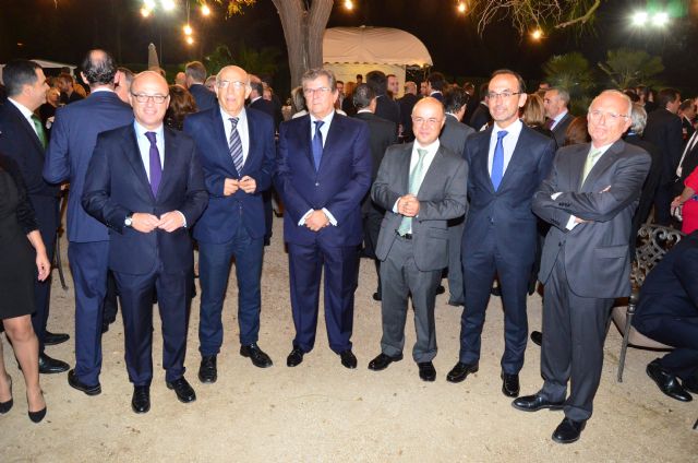 El Colegio de Economistas entregó los Ecónomos de Plata y Bronce a los colegiados con 25 y 15 años de ejercicio profesional - 2, Foto 2