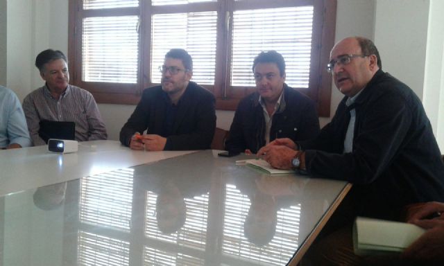 El presidente y varios directivos de FAPEN se reunen con el portavoz parlamentario de Ciudadanos, Miguel Sanchez, Foto 1