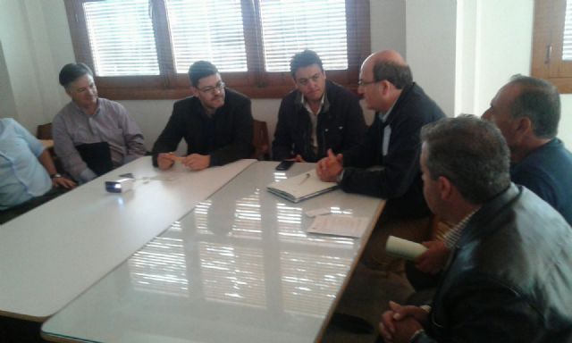 El presidente y varios directivos de FAPEN se reunen con el portavoz parlamentario de Ciudadanos, Miguel Sanchez, Foto 4