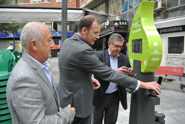 Murcia, primera ciudad de Europa en instalar el servicio gratuito de información al ciudadano y carga de móviles en la vía pública, utilizando la energía del agua - 1, Foto 1