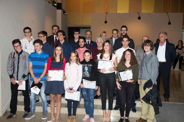 La fundación Robles Chillida premia con ayudas de estudio a 15 alumnos de centros educativos del municipio - 1, Foto 1