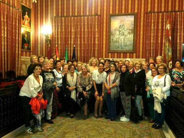 El Ayuntamiento de Sevilla recibe a un grupo de cartageneras - 1, Foto 1