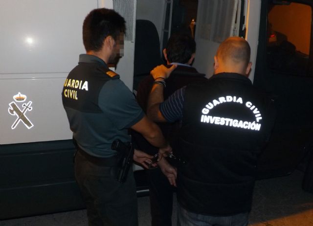 La Guardia Civil esclarece dos atracos en comercios de Cieza - 1, Foto 1