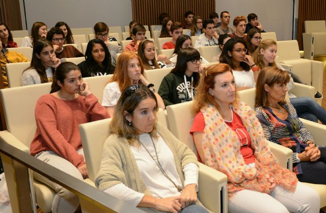 El Servicio de Apoyo a la Investigación (SAI) de la Universidad de Murcia celebra su 30 aniversario en un acto con jóvenes - 1, Foto 1