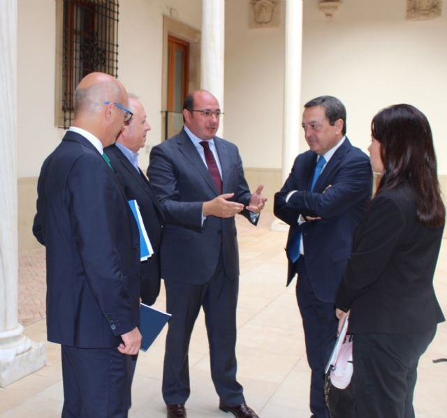 Gobierno regional, patronal y sindicatos ultiman un documento con medidas concretas para impulsar el empleo de calidad en la Región - 2, Foto 2