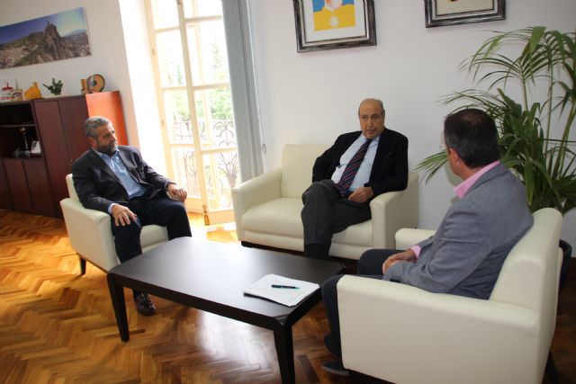 Jess Samper visita Alhama para explicar la situacin de Paramount, Foto 2