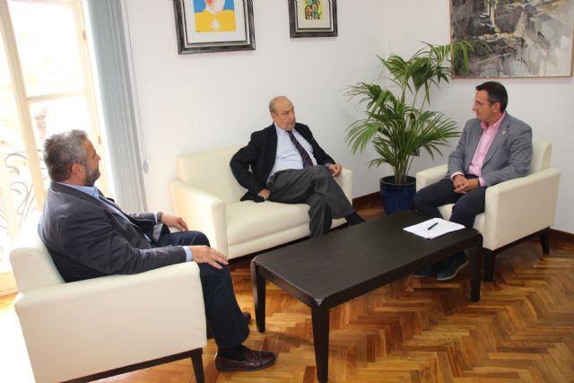 Jess Samper visita Alhama para explicar la situacin de Paramount, Foto 3