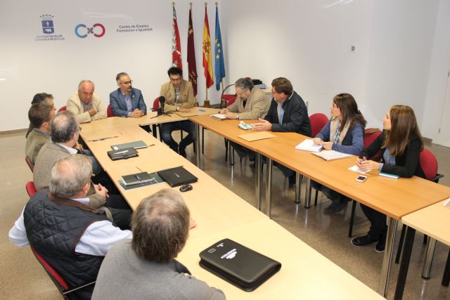Presentación de el Asamblea General de COSE 2015. En la mesa presidencial, de izquierda a derecha, Francisco Carreño, José Moreno y Juan de Dios Cabezas., Foto 1